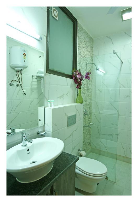 Evergreen 2Bhk Service Apartment Vasant Kunj Fortis Ilbs New Delhi Luaran gambar